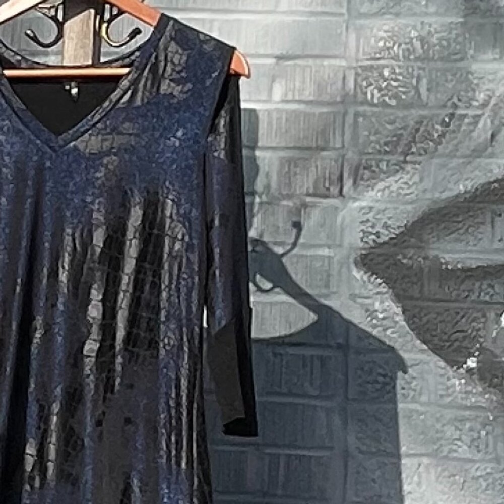 Women's Lior Paris Small V-neck Cold-Shoulder Blue/Black Snakeskin Flowy Tunic - Picture 10 of 16